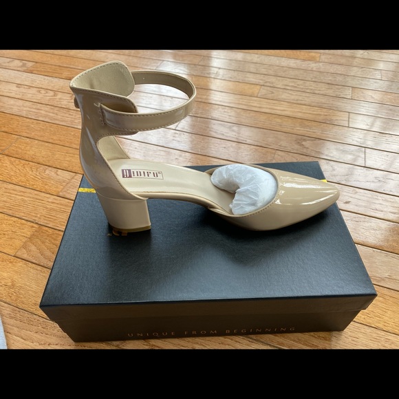 Nude Heals - Picture 4 of 5